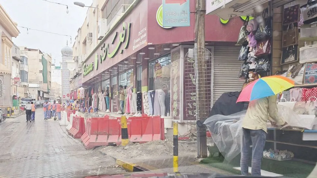 أمطار روت شوارع البحرين أمس وتوقعات باستمرار الحالة الجوية خلال الغد